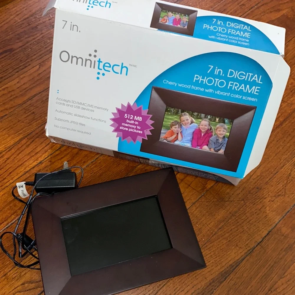 Digital photo frame